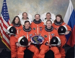 Quelle: Wikipedia - STS-101 Crewfoto